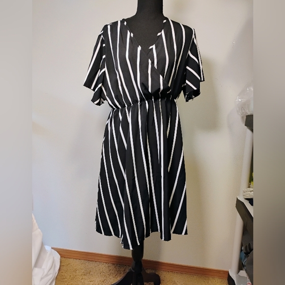 Chic Black and White Striped Midi Dress - Picture 1 of 2